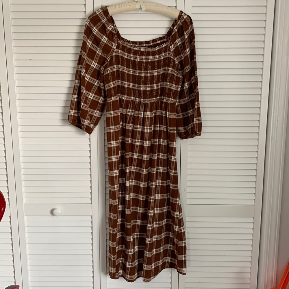 Ingrid & Isabel 3/4 sleeves smocked flannel maternity dress